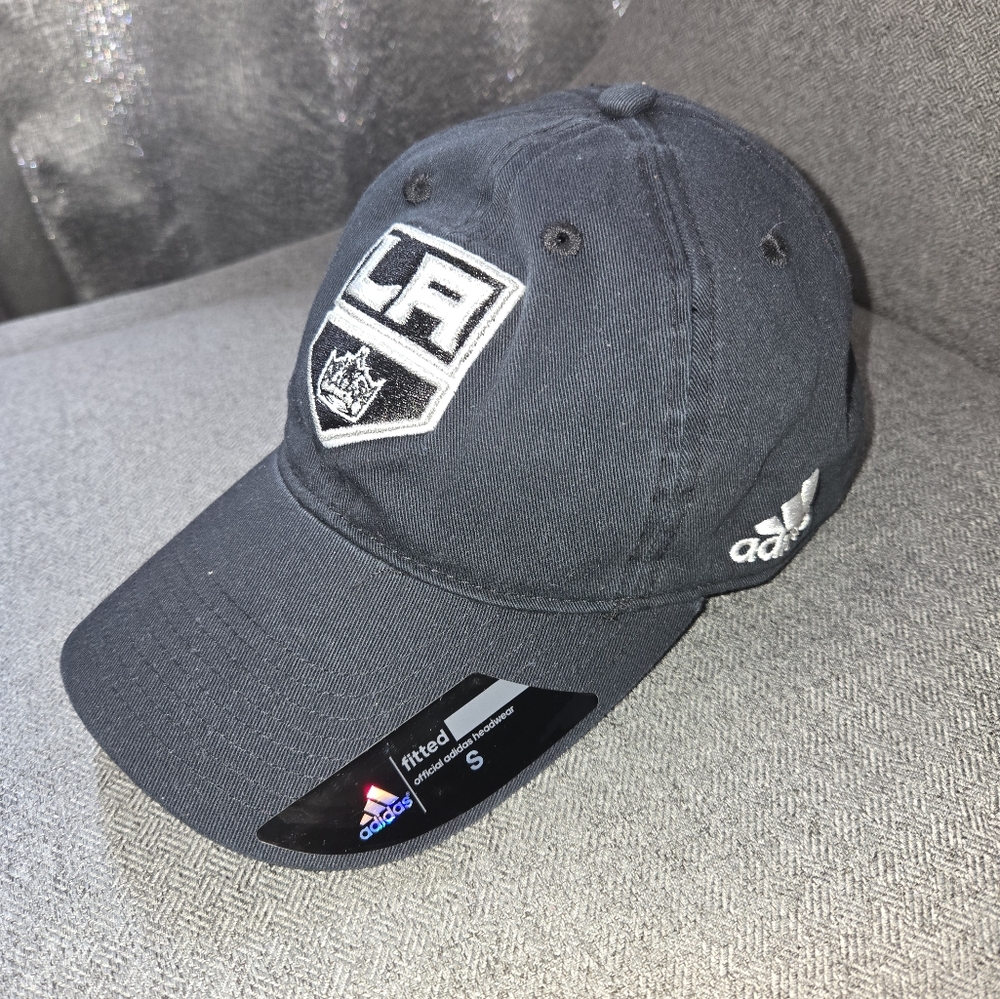 Los Angeles Kings NHL Adidas Team Logo Black Fitted Slouch Cap Hat New